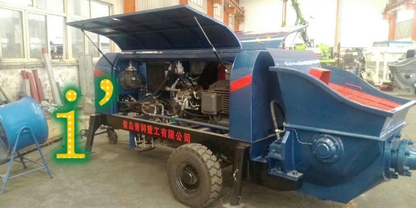 將混凝土輸送泵兩側活塞轉到清洗室位置并涂上潤滑油的作用是什么？