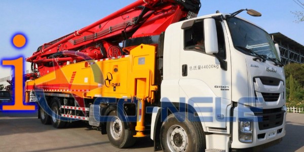 小型泵車管道滑動或脫落時，就需要給你的愛車更滑新管了