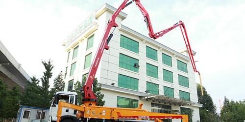 科尼樂為您淺析小型混凝土泵車軟管操作注意細節有哪些