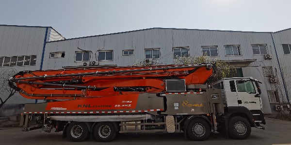 泵車泵送時(shí)為什么不能向后？